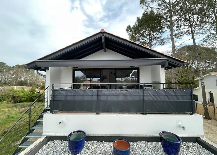 Samui - Equipe Borne De Recharge - Powering Station Electric Car